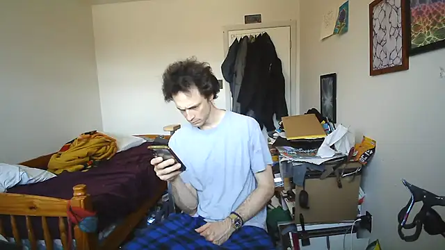 Snapshot of JohnnyMoves chatting on May 2026 03:17:02 PM JohnnyMoves online show from May 2026 03:17:02 PM