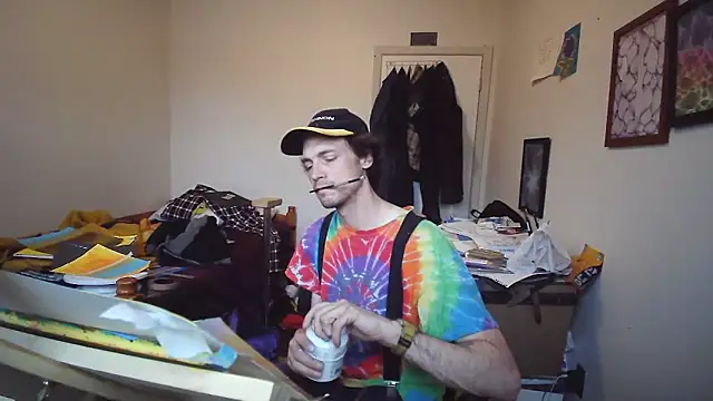 Snapshot of JohnnyMoves chatting on May 2026 01:10:01 PM JohnnyMoves online show from May 2026 01:10:01 PM