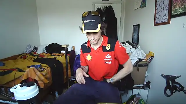 Snapshot of JohnnyMoves chatting on May 2026 09:02:02 PM JohnnyMoves online show from May 2026 09:02:02 PM