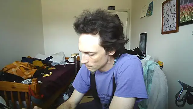 Snapshot of JohnnyMoves chatting on May 2026 07:25:01 PM JohnnyMoves online show from May 2026 07:25:01 PM