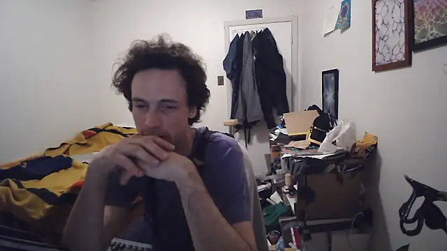 Snapshot of JohnnyMoves chatting on May 2026 04:08:02 AM JohnnyMoves online show from May 2026 04:08:02 AM