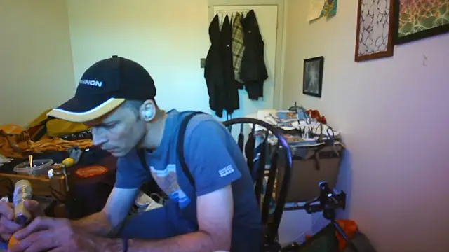 Snapshot of JohnnyMoves chatting on June 2026 10:40:02 PM JohnnyMoves online show from June 2026 10:40:02 PM