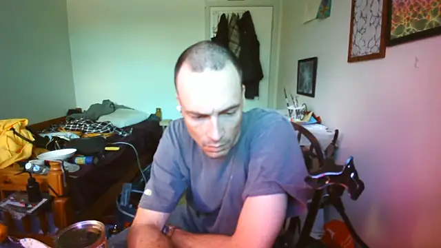 Snapshot of JohnnyMoves chatting on June 2026 07:24:01 PM JohnnyMoves online show from June 2026 07:24:01 PM