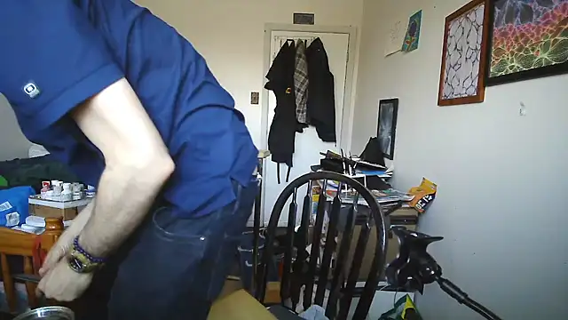 Snapshot of JohnnyMoves chatting on May 2026 11:04:02 PM JohnnyMoves online show from May 2026 11:04:02 PM