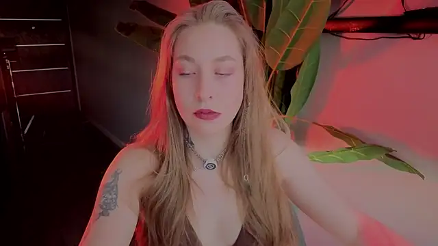 Snapshot of ShowmeYourfetish chatting on May 2026 04:32:02 AM ShowmeYourfetish online show from May 2026 04:32:02 AM