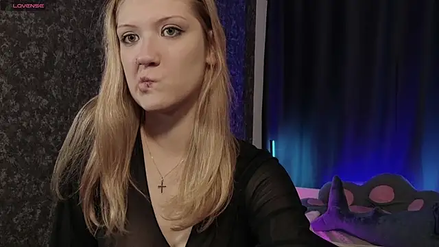 Lina Wi online show from May 2026 08:18:01 PM