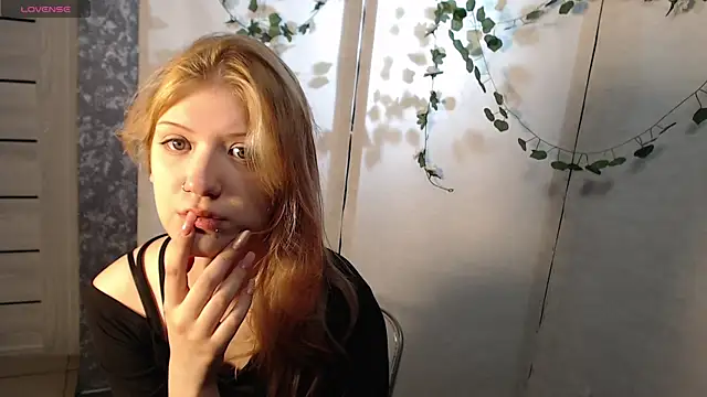 Lina Wi online show from April 2026 08:06:01 PM