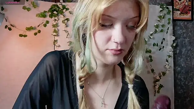 Snapshot of Lina_Wi chatting on July 2026 08:04:01 PM Lina Wi online show from July 2026 08:04:01 PM