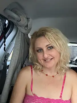 Snapshot of misskissxoxo chatting on May 2026 06:49:02 AM misskissxoxo online show from May 2026 06:49:02 AM