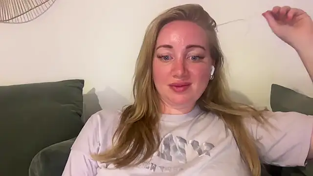 Snapshot of arielsweetieee chatting on July 2026 09:41:01 PM arielsweetieee online show from July 2026 09:41:01 PM