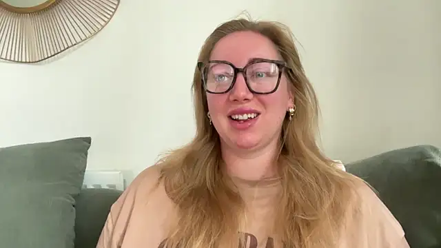 Snapshot of arielsweetieee chatting on June 2026 06:21:01 AM arielsweetieee online show from June 2026 06:21:01 AM