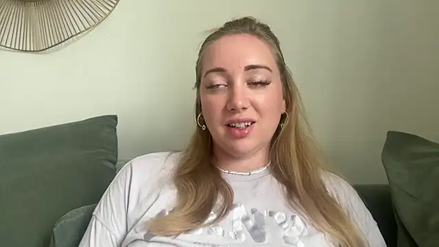 Snapshot of arielsweetieee chatting on July 2026 08:43:02 AM arielsweetieee online show from July 2026 08:43:02 AM