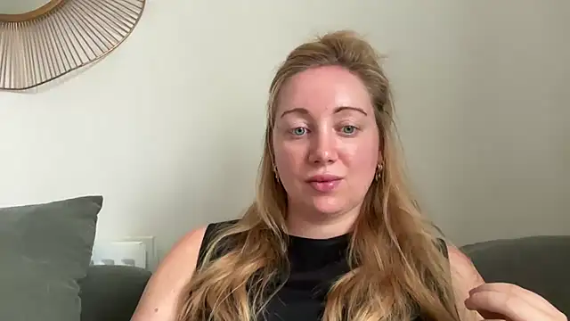 Snapshot of arielsweetieee chatting on June 2026 08:36:02 AM arielsweetieee online show from June 2026 08:36:02 AM