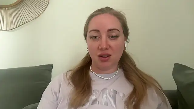 Snapshot of arielsweetieee chatting on June 2026 08:58:02 AM arielsweetieee online show from June 2026 08:58:02 AM