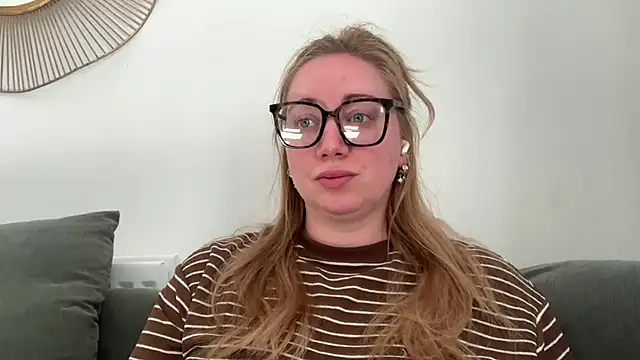 Snapshot of arielsweetieee chatting on June 2026 07:42:02 AM arielsweetieee online show from June 2026 07:42:02 AM
