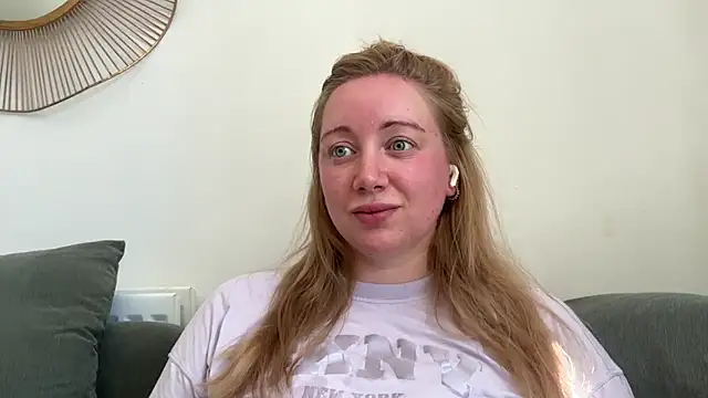 Snapshot of arielsweetieee chatting on June 2026 09:36:02 AM arielsweetieee online show from June 2026 09:36:02 AM
