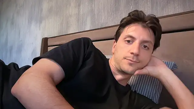 italianass94 online show from April 2026 01:30:02 PM