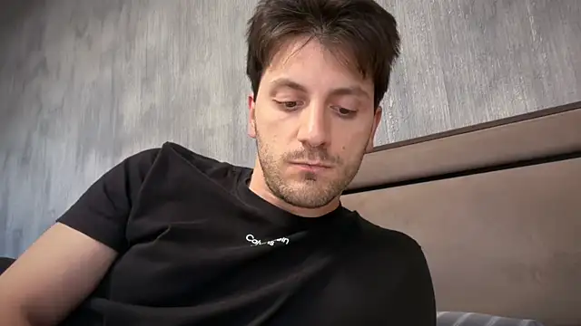 italianass94 online show from May 2026 01:32:02 PM