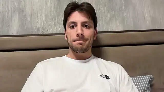italianass94 online show from April 2026 09:39:33 PM