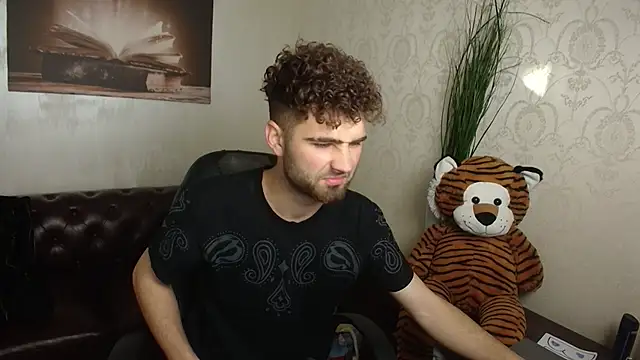 KyloEast online show from May 2026 04:39:02 AM
