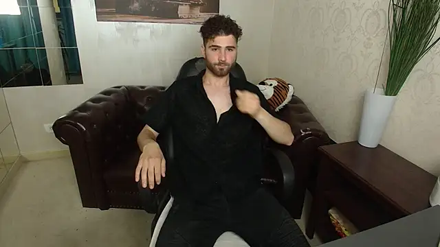 KyloEast online show from May 2026 04:05:01 AM