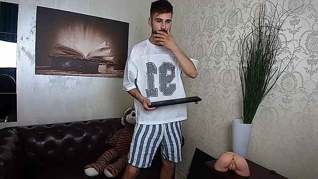 KyloEast online show from July 2026 04:20:01 AM