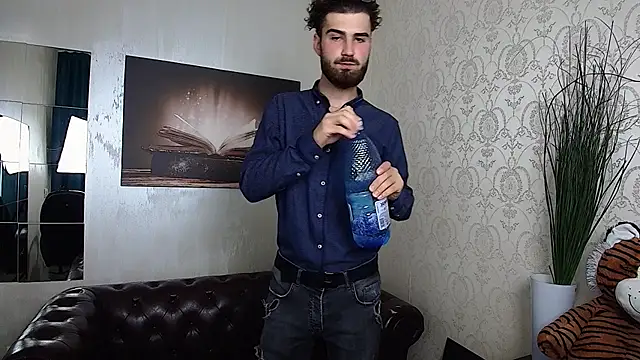 KyloEast online show from June 2026 07:07:01 AM