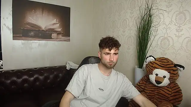 KyloEast online show from April 2026 04:21:01 AM