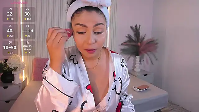 LucyWild8 online show from May 2026 05:10:02 PM