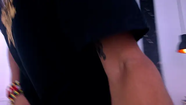 Lian Jacob online show from April 2026 08:04:02 PM