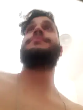 GeorgeLatamXL online show from April 2026 05:05:02 PM