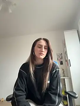 Tiny Anny online show from April 2026 03:46:01 PM