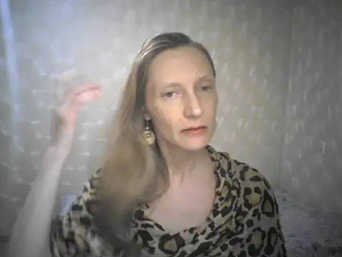 Snapshot of LunaBelle8 chatting on April 2026 05:47:01 PM LunaBelle8 online show from April 2026 05:47:01 PM
