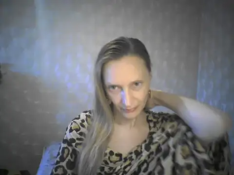 Snapshot of LunaBelle8 chatting on April 2026 05:11:01 PM LunaBelle8 online show from April 2026 05:11:01 PM