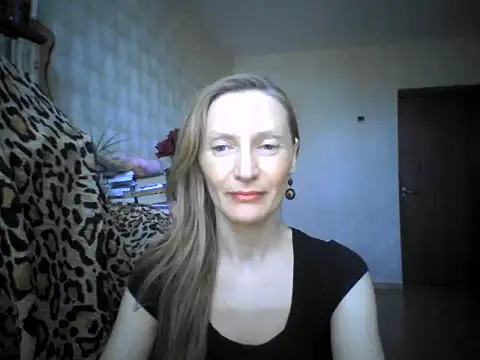 Snapshot of LunaBelle8 chatting on April 2026 11:01:02 AM LunaBelle8 online show from April 2026 11:01:02 AM