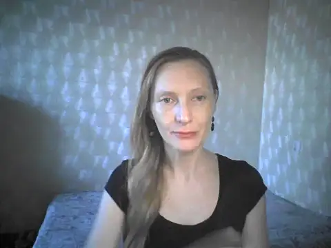 Snapshot of LunaBelle8 chatting on May 2026 04:10:01 PM LunaBelle8 online show from May 2026 04:10:01 PM