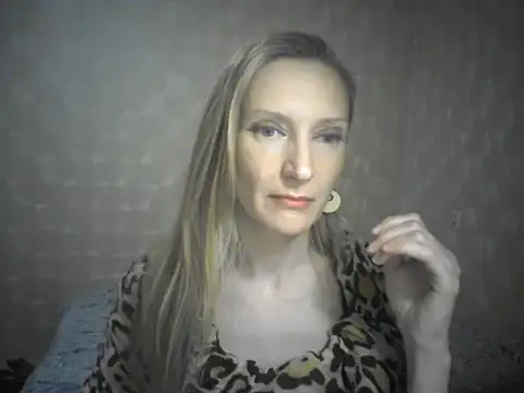 Snapshot of LunaBelle8 chatting on April 2026 06:10:01 PM LunaBelle8 online show from April 2026 06:10:01 PM