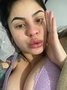 Snapshot of Livia-cortez chatting on June 2026 12:00:02 PM Livia-cortez online show from June 2026 12:00:02 PM