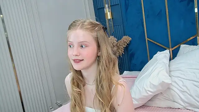 Snapshot of LilianHowards chatting on July 2026 07:30:02 AM LilianHowards online show from July 2026 07:30:02 AM