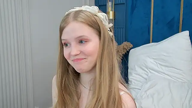 Snapshot of LilianHowards chatting on June 2026 10:57:02 AM LilianHowards online show from June 2026 10:57:02 AM