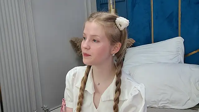 Snapshot of LilianHowards chatting on May 2026 09:42:01 AM LilianHowards online show from May 2026 09:42:01 AM