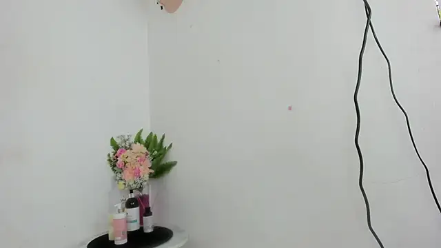 Snapshot of CurvyLatinaa_ chatting on May 2026 10:05:01 PM CurvyLatinaa online show from May 2026 10:05:01 PM