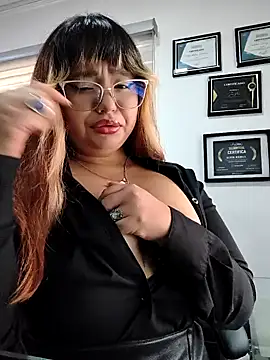 BelleVivianne online show from April 2026 01:07:02 PM