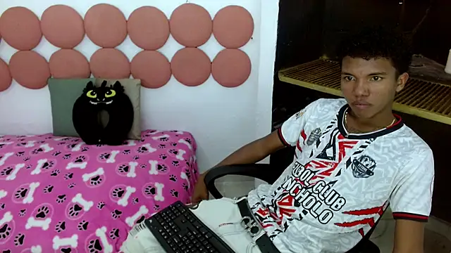 Chris Hott online show from April 2026 02:18:02 AM