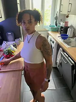 SweetPetiteNoir online show from June 2026 01:33:01 PM