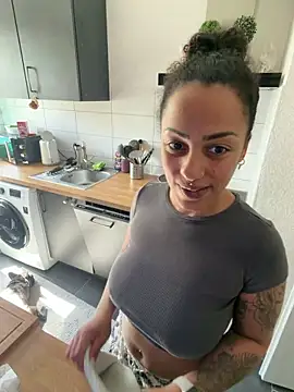 SweetPetiteNoir online show from April 2026 09:10:01 AM