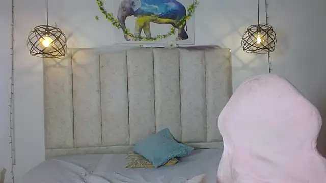 mrandmrsvixencs online show from May 2026 01:45:01 PM