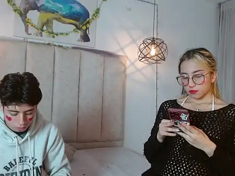 mrandmrsvixencs online show from April 2026 02:32:01 PM