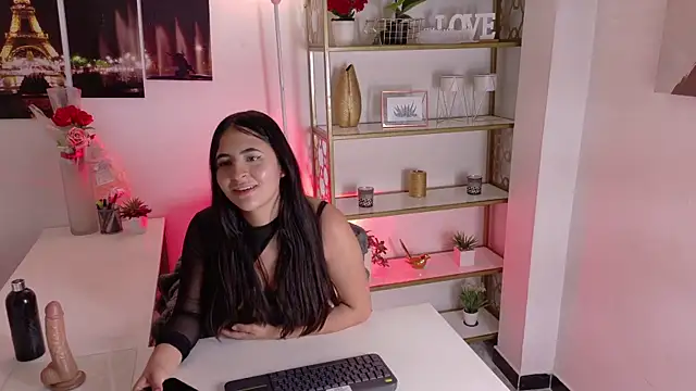 Maggiee 1 online show from June 2026 07:51:02 PM