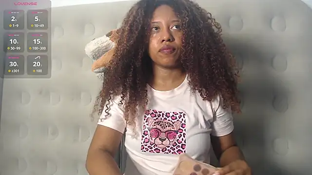 Snapshot of Ms-zozii chatting on June 2026 05:24:02 PM Ms-zozii online show from June 2026 05:24:02 PM